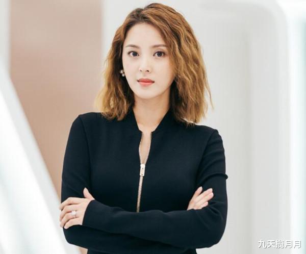 九天揽月月|女儿考上大学，继父狠心将女儿赶出家门，6年之后开豪车归来