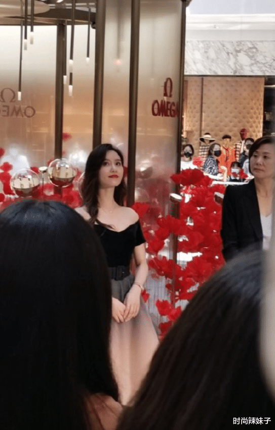 时尚辣妹子|刘诗诗生图有多绝？穿藕粉纱裙参加活动，路人反应太真实