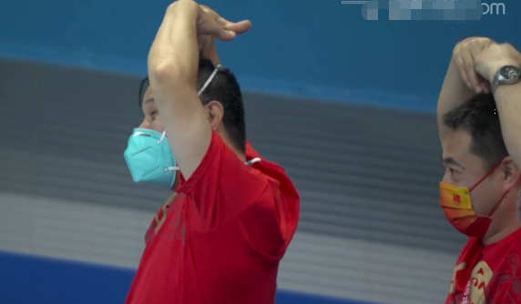 贵圈卦姐|史无前例，14岁全红婵3次满分夺金高出银牌30分！浪花跳水服绝美
