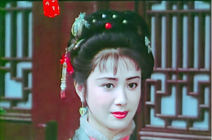 傅艺伟|傅艺伟“幻灭史”，她积累起来的“妖气”，就这样被一朝吹散了