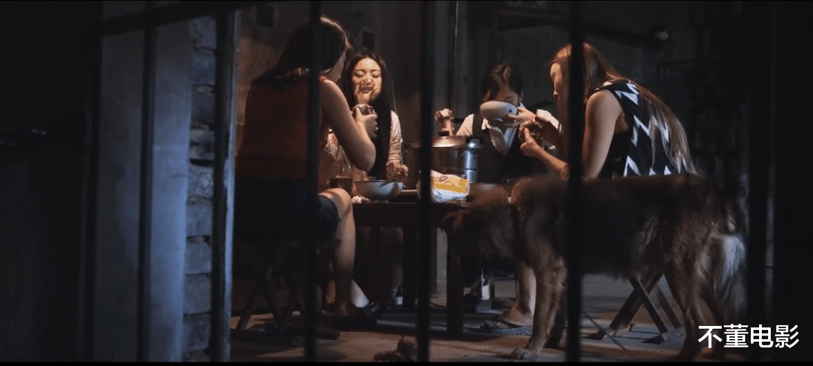 6名女孩被恶魔囚禁的全过程,真实原型比电影还大胆,看得我牙痒痒