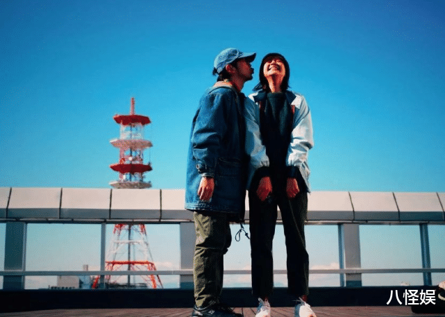 密室大逃脱|陈意涵挺孕肚陪儿子游泳,素颜黑眼圈重显憔悴,称二胎比一胎辛苦