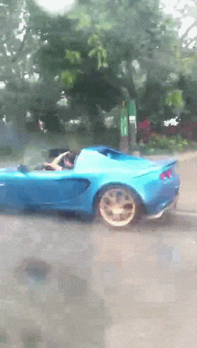 王一博|“为什么大家都在抢屠龙刀，却没人去抢倚天剑？”哇哈哈哈...神评亮了！