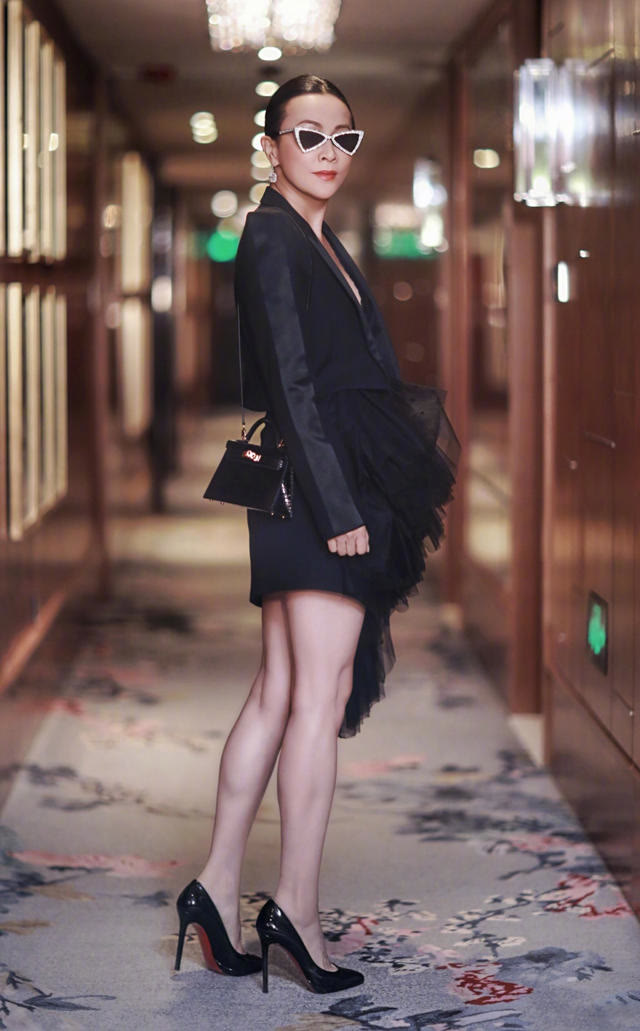 潮帮先生|郭蔼明和刘嘉玲罕见同框，一个素雅一个明艳，气质不同看着都好美