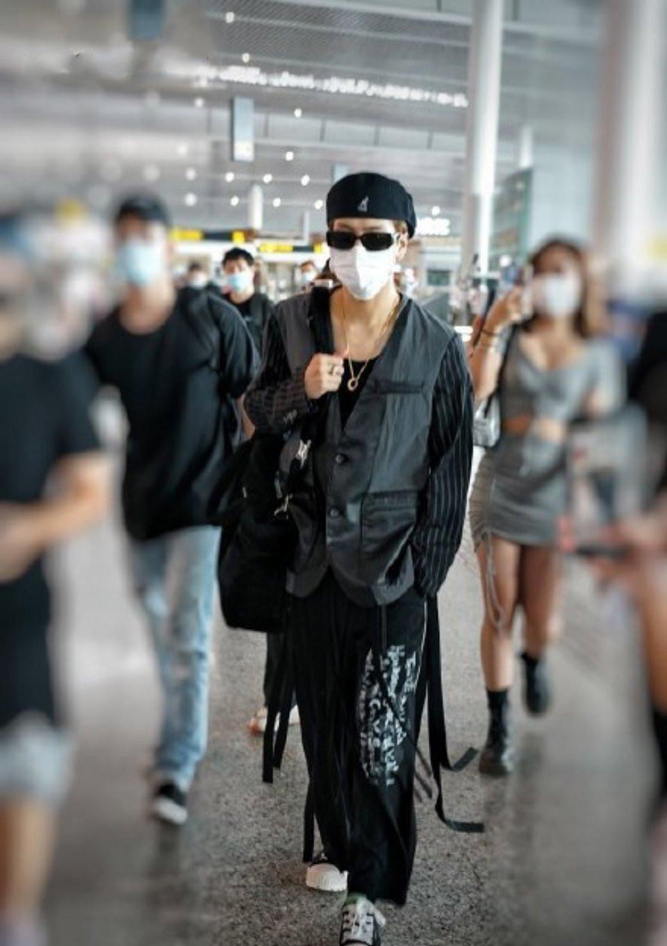 BiuVogue|又潮又暖的男人真的存在，王嘉尔暖男行为上热搜，衣服也很\＂暖\＂