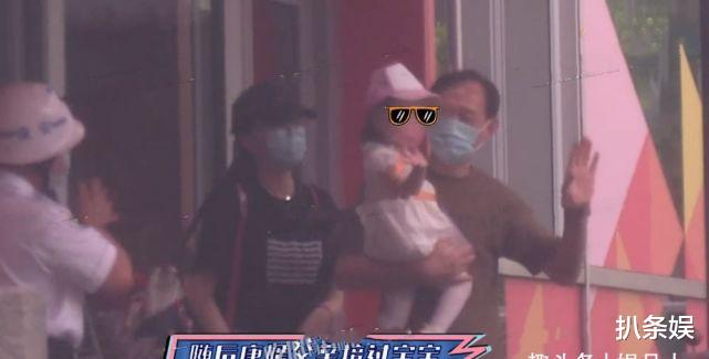 街拍|唐嫣久违晒照秀辣妈身材，新造型知性优雅，胖了一些依旧好看