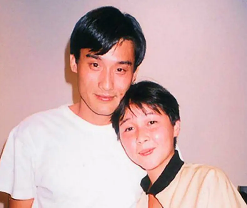 宋慧乔|1983年，梁家辉在故宫留下了一辆自行车，38年过去车子还在