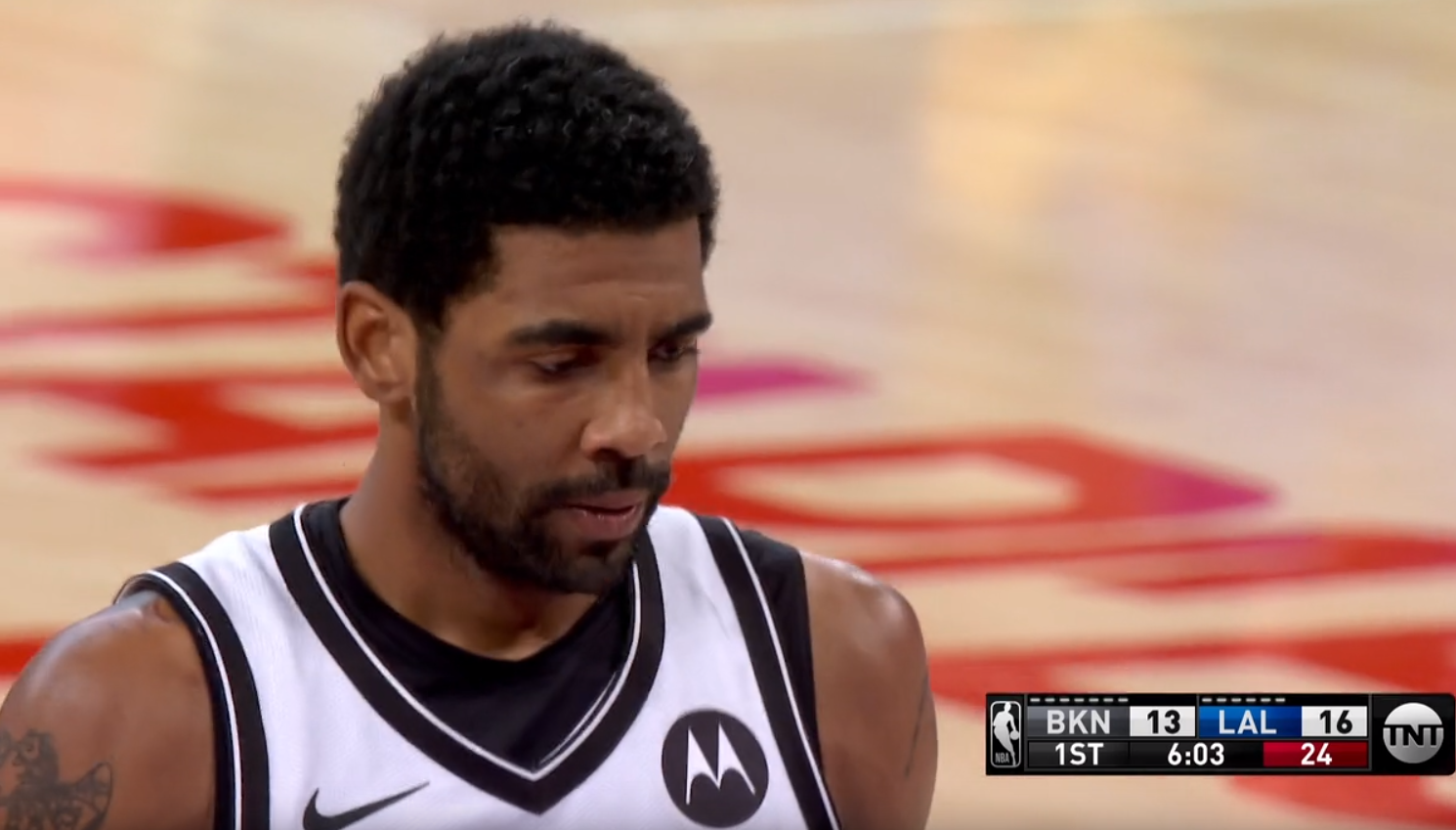 詹姆斯·哈登|单节31分！哈登连中三分，欧文不拉跨，老詹苦苦支撑，三分成隐患！