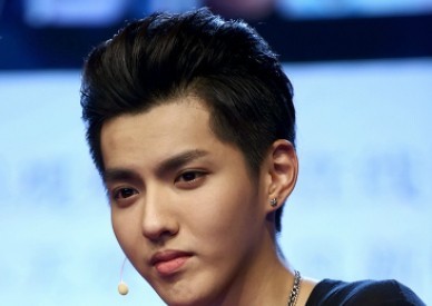 吴亦凡|吴亦凡多次撩赵丽颖无果，原来早已看清他的为人