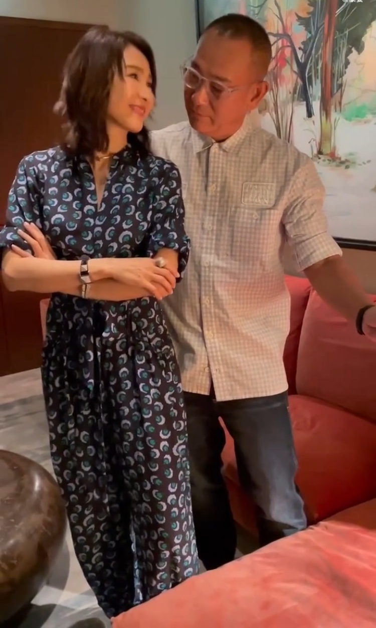 林保怡|黎姿晒视频曝和林保怡合照拍摄过程,现场欢乐逗趣,两人配合默契