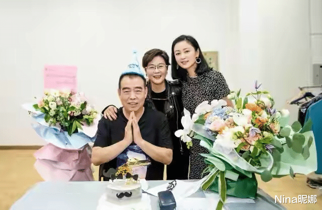 古力娜扎|53岁陈红退隐太可惜，穿半裙被推上C位好害羞，老戏骨还是“嫦娥”颜