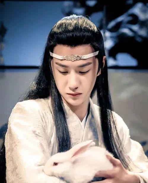 王一博|一扮古装颜值就下降，王一博新剧长脸、大鼻头引热议