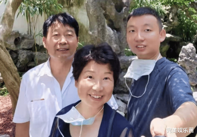 霍启刚|熊磊抑郁求死，楷楷发高烧，郭杜却和粉丝聚餐，淡定的样子太扎眼