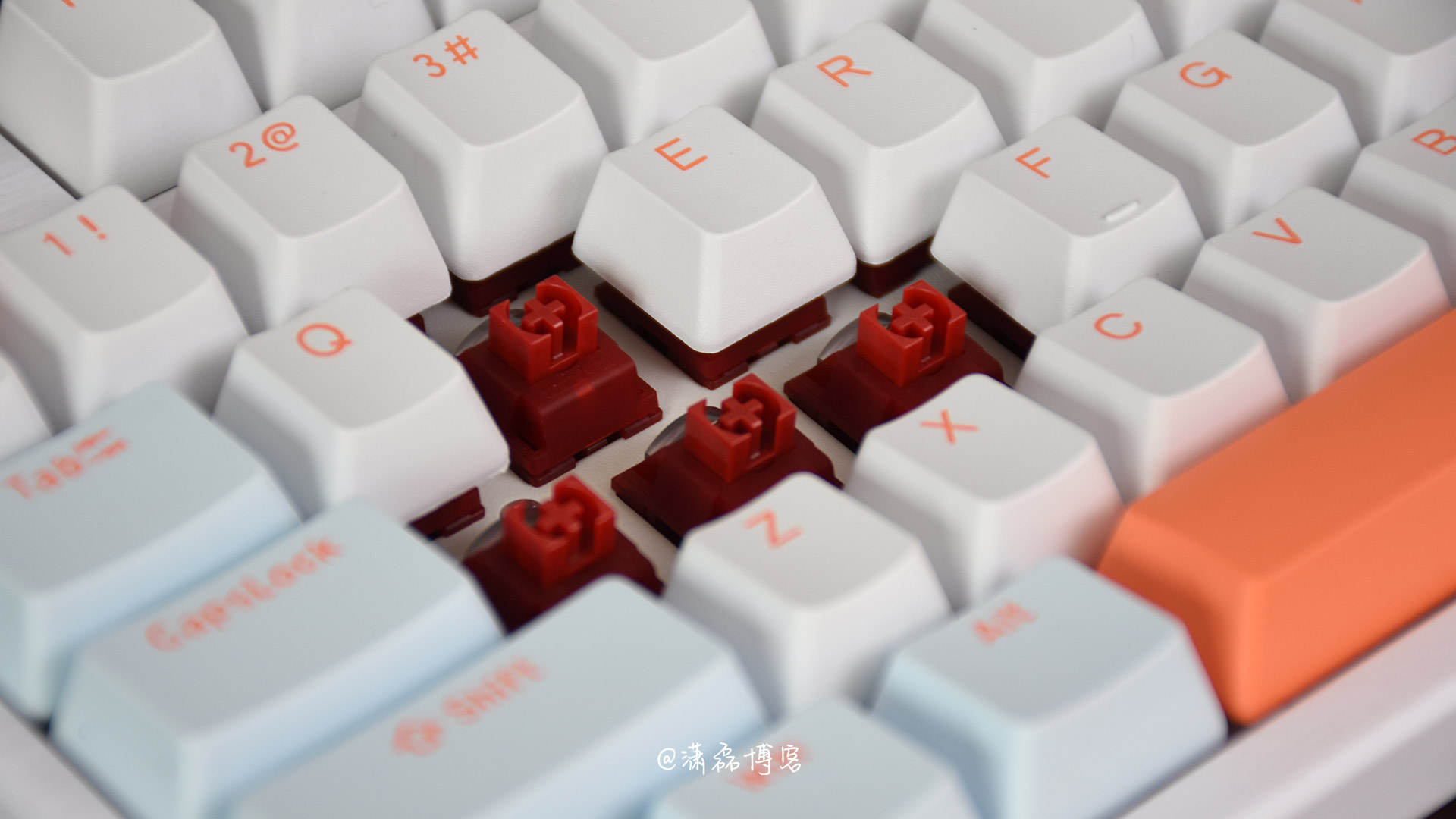 机械键盘|高斯HS98T机械键盘:三模多连,TTC红轴,还有更多未解锁属性