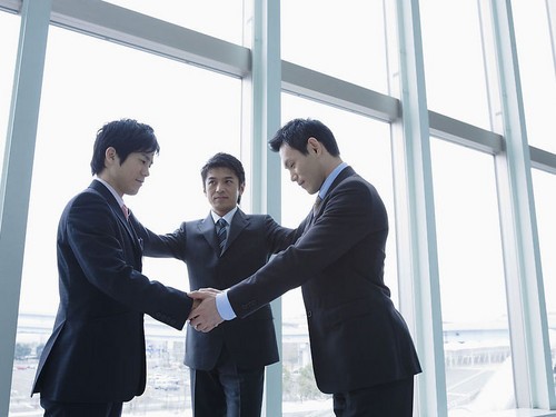 |遇到同事跟你客气，你会怎么辨别真假？