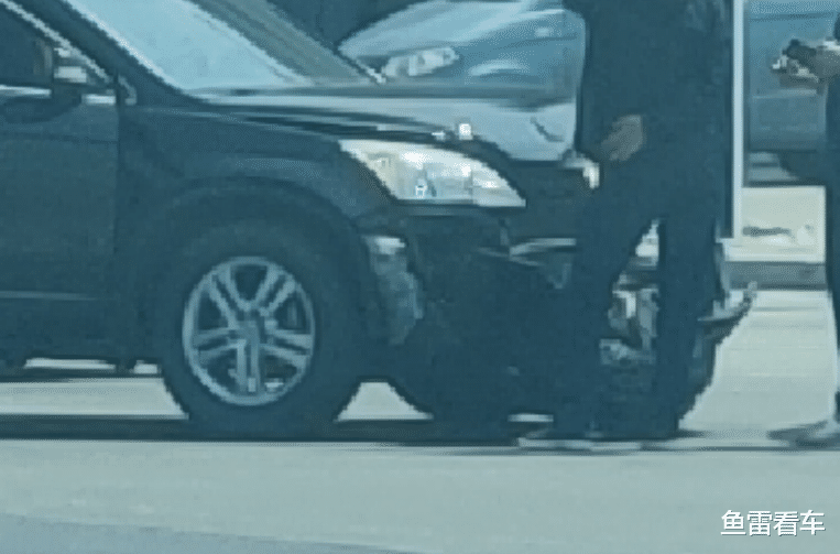 本田CRV 本田CRV市区低速追尾长城哈弗H6Coupe，网友：结果毫无悬念