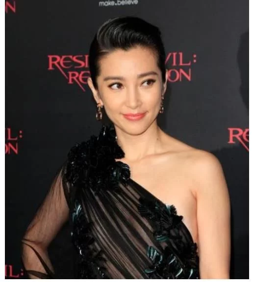 侏罗纪世界统治|李冰冰花重金都想删掉的照片，张张过瘾，网友：看得心砰砰跳