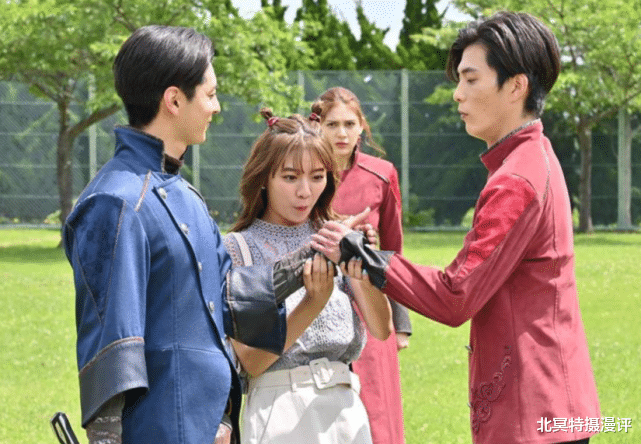 假面骑士圣刃|假面骑士圣刃特别篇公开，新骑士利维斯登场，被飞羽真误认成怪人