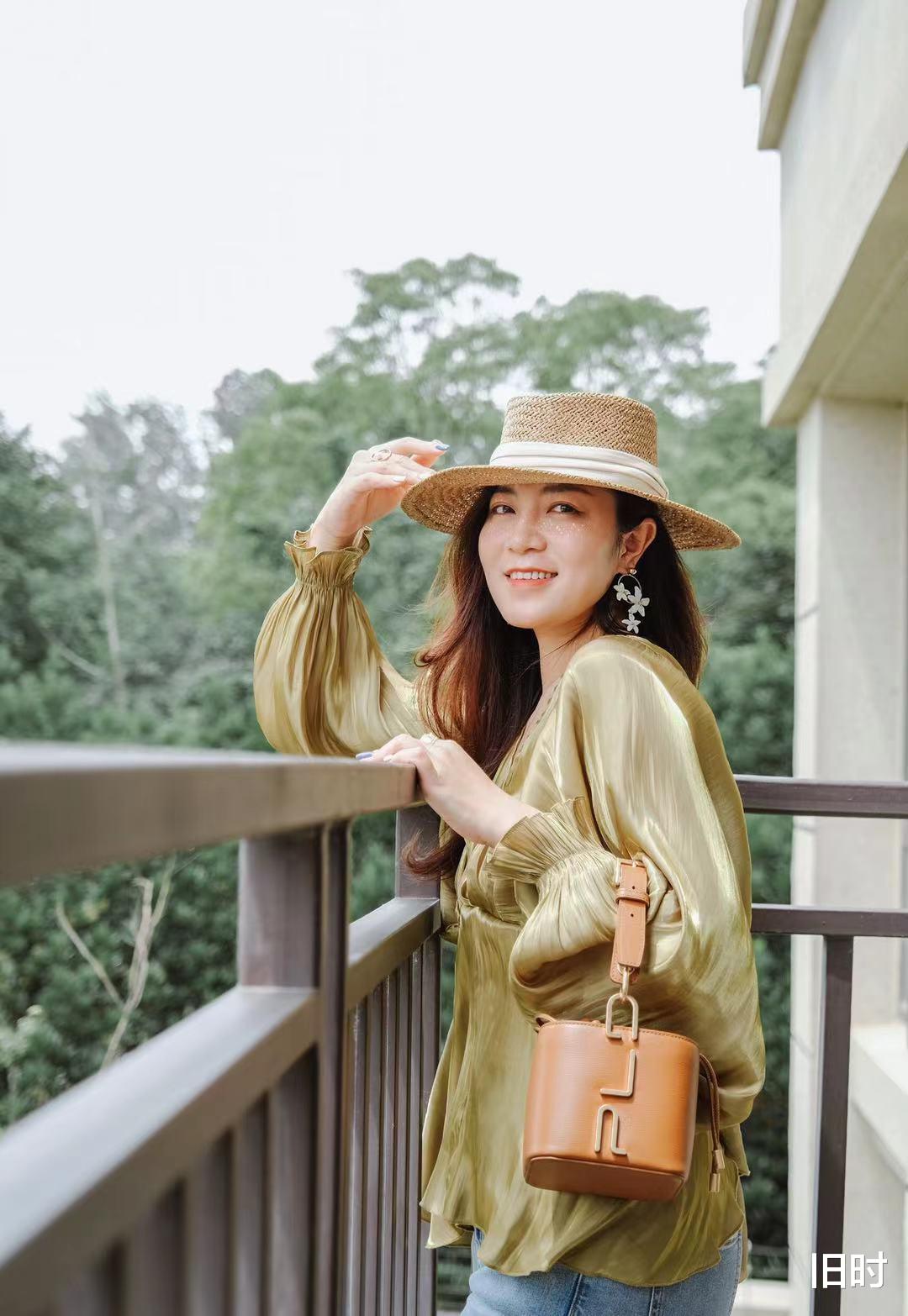 旧时|夏天穿时尚博主穿绿色，显白还有品味