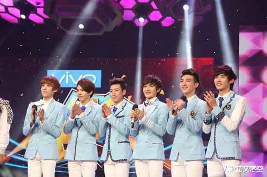 快乐大本营|一个?舞台 ?,五个人?,配上?一?席?幽默?的?台词,《快乐大本营》结束了它长达24年的传奇,可能这一公告将是永远。