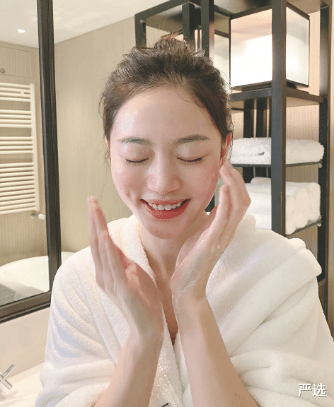 化妆 “长期化妆”和“长期素颜”的女生，几年后皮肤的差别
