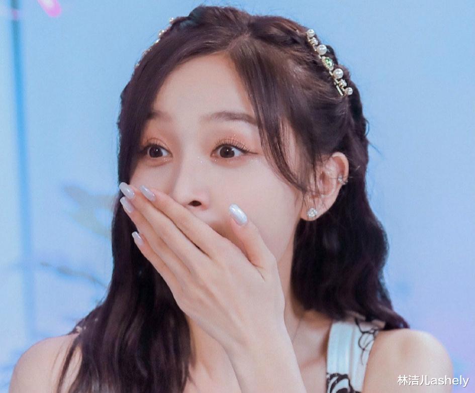 林洁儿ashely|吴亦凡绿色美甲登封，抢眼又时髦，怎么连男明星都开始做美甲了？