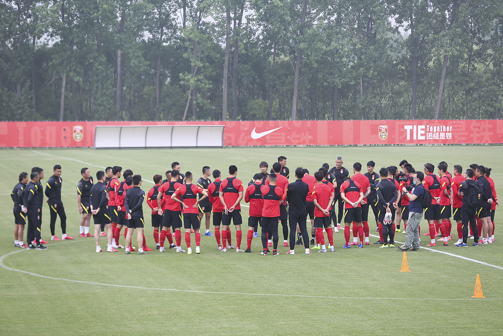 国足|李铁率队首场正式比赛，CCTV5全程直播，国足赢几球才算及格？