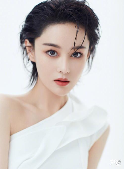 严选 张馨予“素颜”肌肤细腻光滑，让人羡慕不已，自用面霜也因此走红
