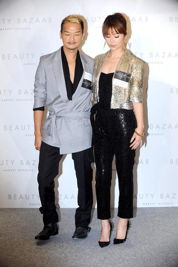 章子怡|林心如真是什么风格都敢穿,穿的衣服亮闪闪,却被青色眼影抢了镜