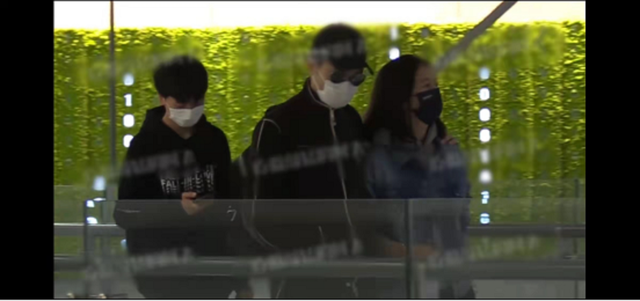 袁咏仪|张智霖又携爱妻购物!袁咏仪买包太欢喜,明星夫妇生活质量真高