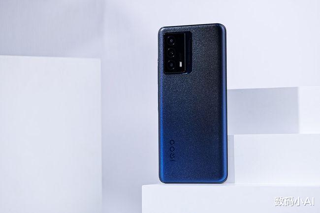 iqoo|降至1579元，5000mAh+120Hz原色屏，中端手机性能第一名