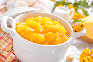 知否知否啊|宝宝6个月时开始添加高铁米粉，吃多久后才可以加菜泥？