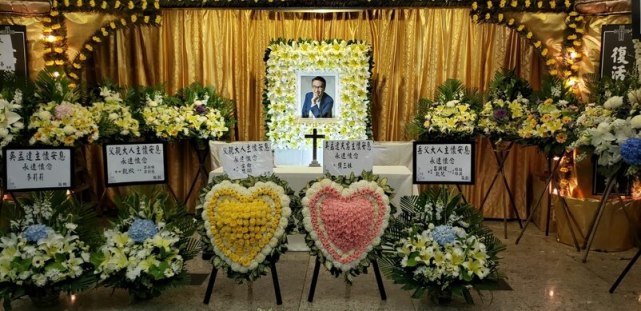 周星驰|周星驰现场拜祭吴孟达细节曝光：灵堂中逗留9分钟，出去后神情哀伤