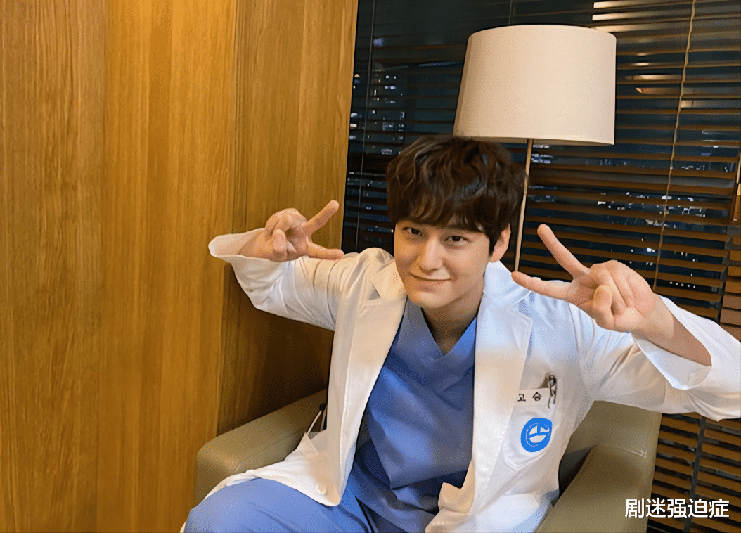 美丽|韩剧《幽灵医生》双男主,郑智薰金汎共用一具身体,期待感上升