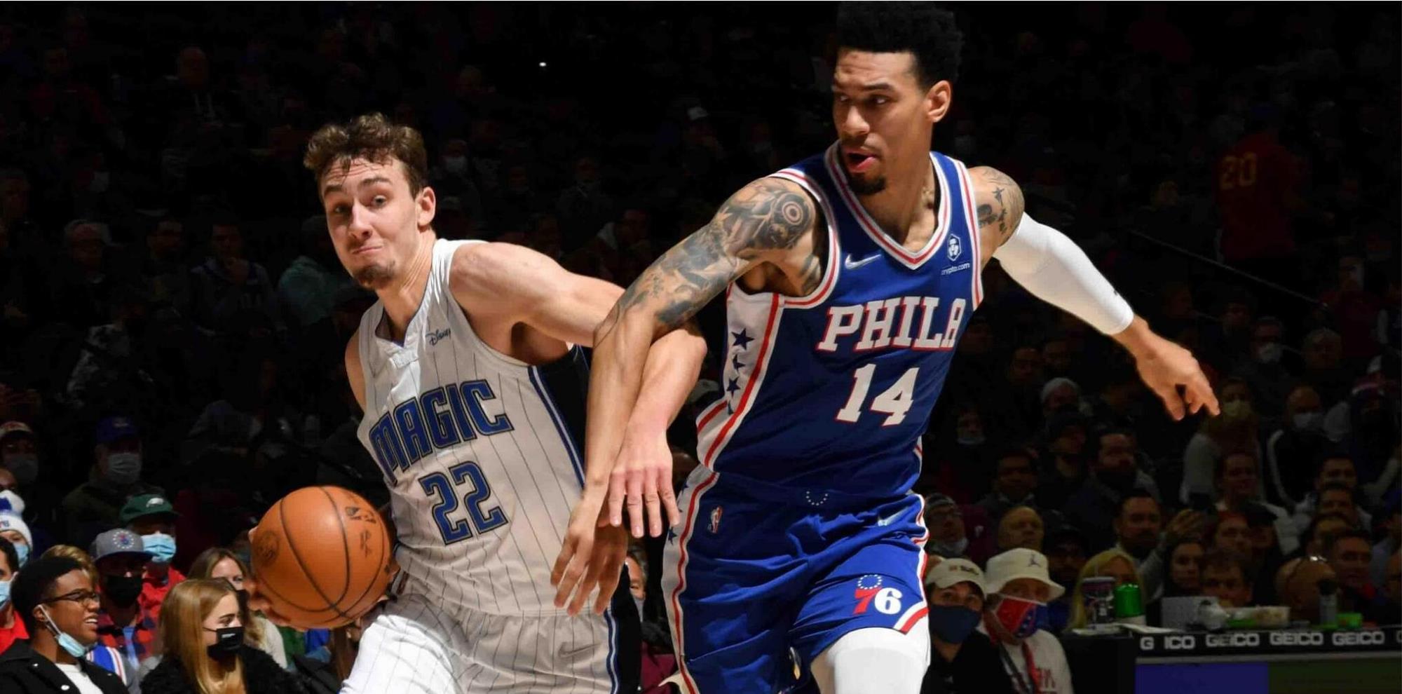 魔術(shù)隊(duì)|魔術(shù)8號(hào)秀撿到寶，單月數(shù)據(jù)僅遜奧尼爾 或成最佳新秀黑馬