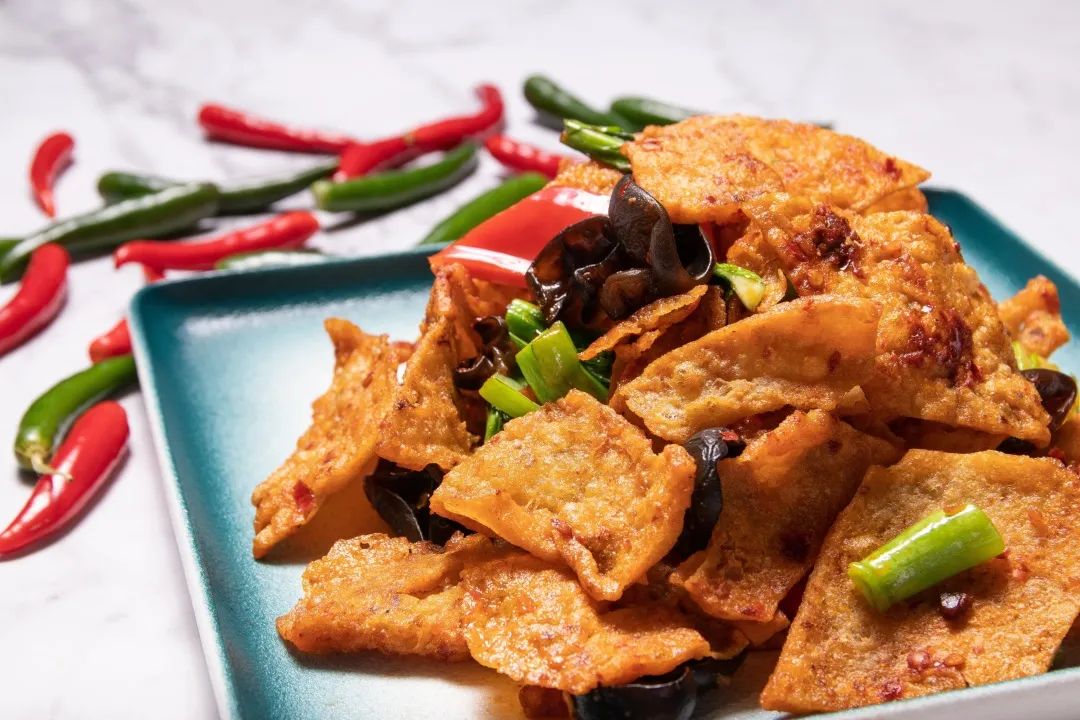 荐设 谢江明作品重庆天地餐厅：“雾食”，更务实