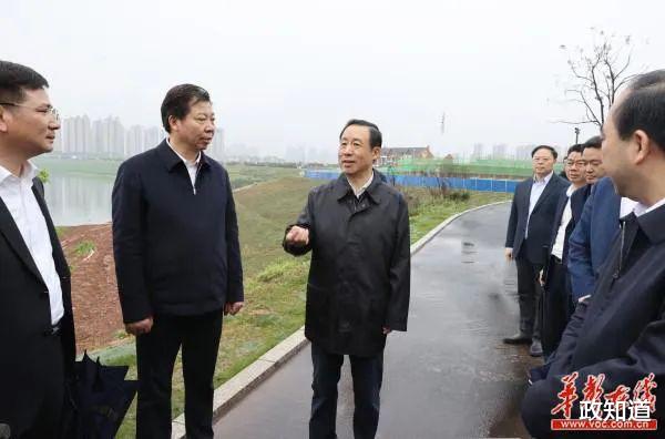 政知道 中央督察组刚进驻就发现问题，省委书记周末赴现场察看