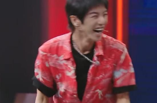 华晨宇|华晨宇把杨幂搂进怀里, 有谁注意他手放的位置, 替张碧晨感到不值