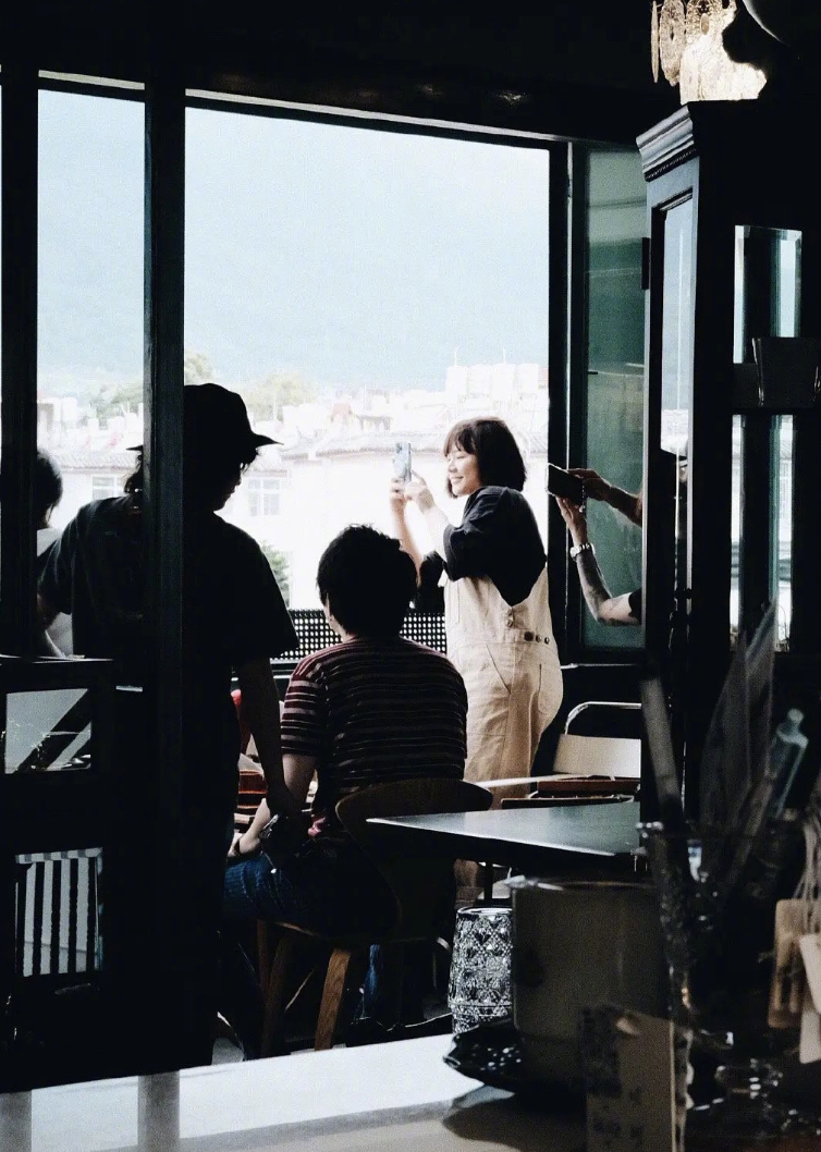 马思纯|还没分?马思纯和张哲轩大理约会被偶遇,笑容灿烂心情极佳