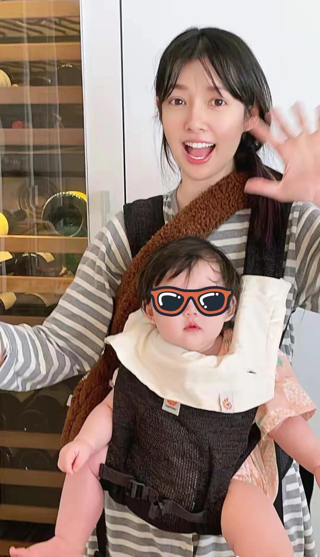 加菲猫说时尚|向佐庆生高调晒全家福!与伊能静亲密合影,女儿正脸似郭碧婷翻版,太可爱