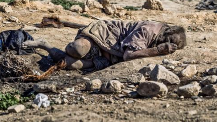 |吉尼斯纪录保持者哈吉，60年不洗澡，身体仿佛佩戴了铠甲