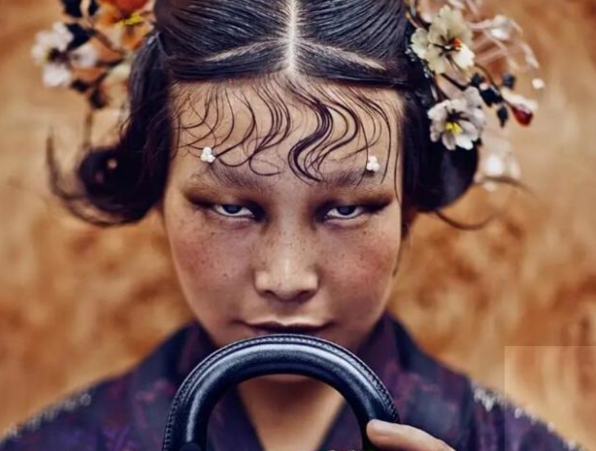 陈漫|娱乐圈著名摄影师陈漫因为一张照片推到了舆论的前沿，数以万计的网友给陈漫留言