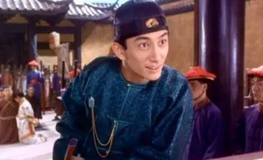 杂志|57岁港星吴启华急于变现,入驻50天就带货,选品眼光独特人气低迷!