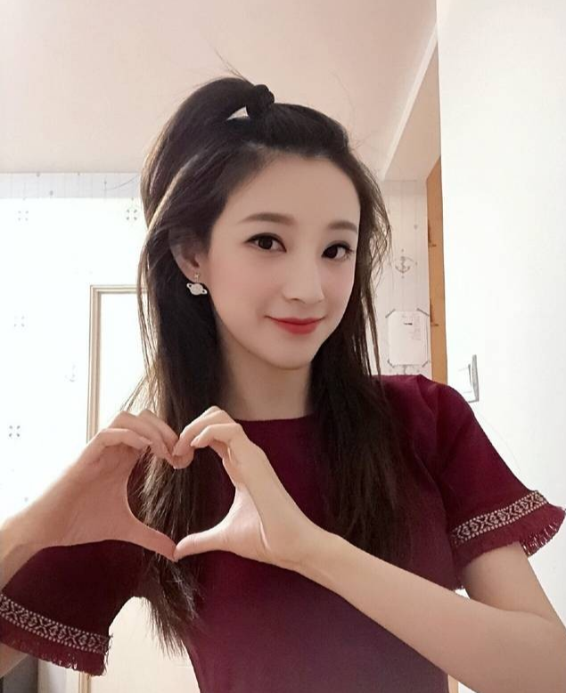 |央视美女主持人马凡舒，网友直呼：简直仙女下凡！怎么这么好看？