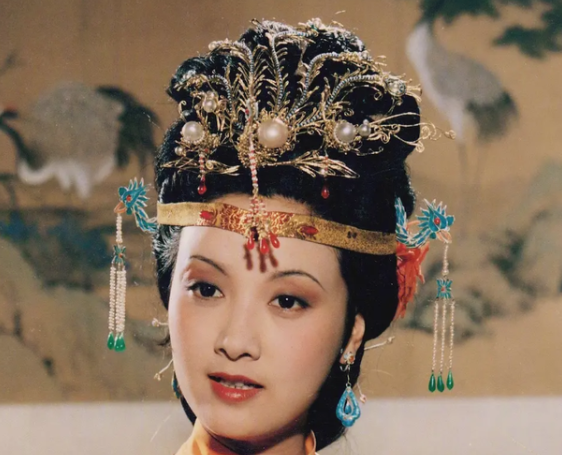 文玩|难怪《红楼梦》能火这么久，看看人家的翡翠珠宝，每一件都价值不菲