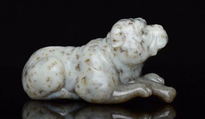 |和田玉原石利用率不会达到百分百，尤其是边角料，赌性很大