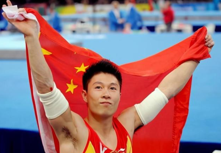 李安琪|他爱上14岁女孩，用7年时间等她长大，如今一家四口生活美满