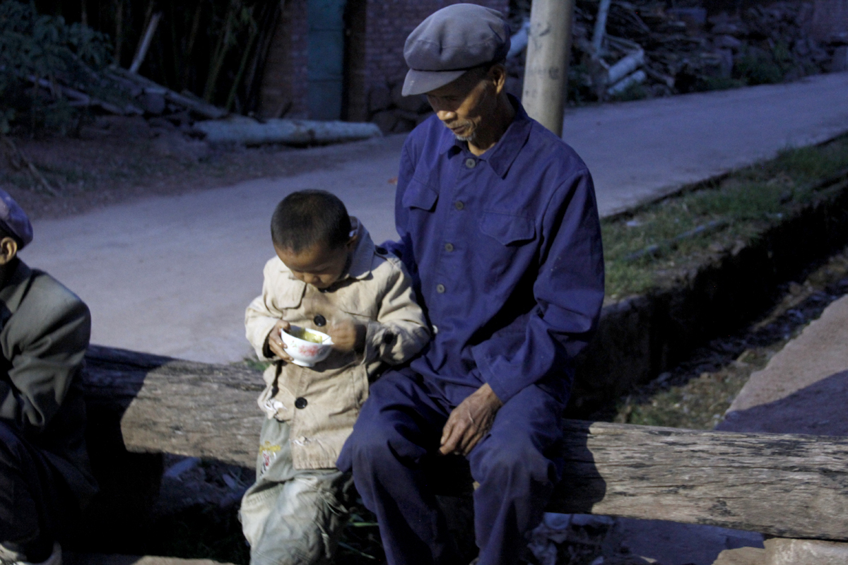 莲池区|两兄弟患同一种病，67岁爷爷为照顾他们瘦成皮包骨：压力太大