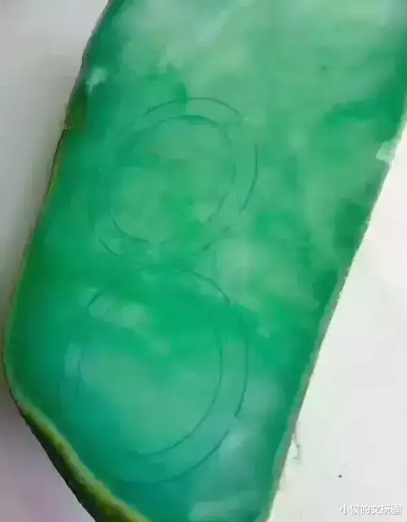 翡翠|这种石别看它长得丑，搞不好值几十几百万！