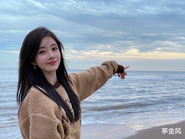 冯提莫|冯提莫新歌MV造型太飒了！妆容精致好像美少女战士